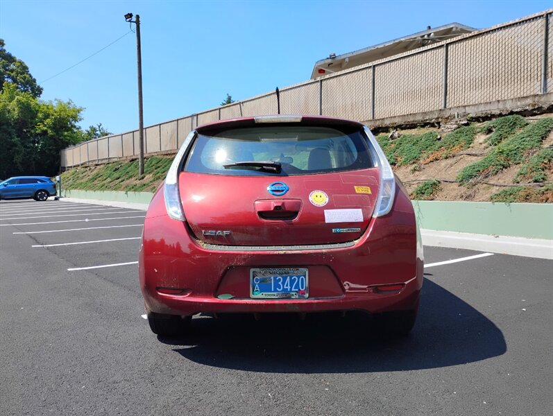 2011 Nissan LEAF SV - Photo 6 - Portland, OR 97202