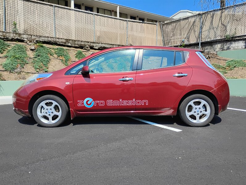 2011 Nissan LEAF SV - Photo 4 - Portland, OR 97202