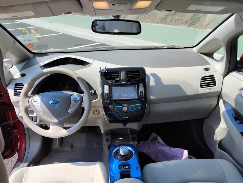 2011 Nissan LEAF SV - Photo 9 - Portland, OR 97202