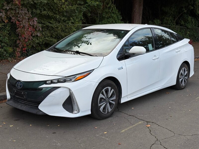 2018 Toyota Prius Prime Premium   - Photo 1 - Portland, OR 97202
