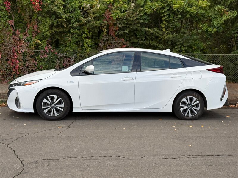 2018 Toyota Prius Prime Premium - Photo 2 - Portland, OR 97202