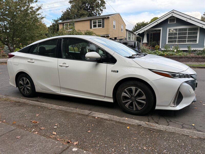 2018 Toyota Prius Prime Premium - Photo 6 - Portland, OR 97202