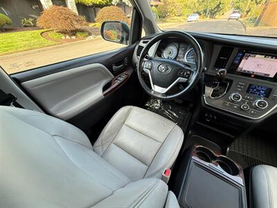 2015 Toyota Sienna Limited 7-Passenger   - Photo 21 - Portland, OR 97202