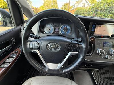 2015 Toyota Sienna Limited 7-Passenger   - Photo 22 - Portland, OR 97202