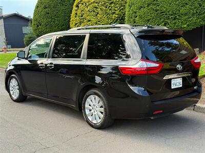 2015 Toyota Sienna Limited 7-Passenger   - Photo 3 - Portland, OR 97202