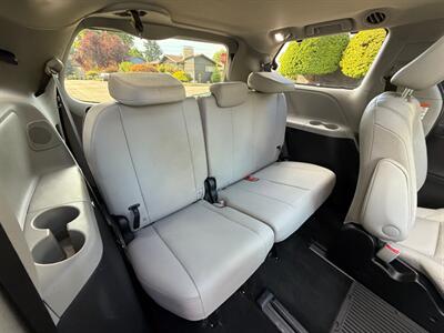 2015 Toyota Sienna Limited 7-Passenger   - Photo 15 - Portland, OR 97202