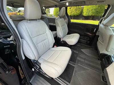 2015 Toyota Sienna Limited 7-Passenger   - Photo 14 - Portland, OR 97202