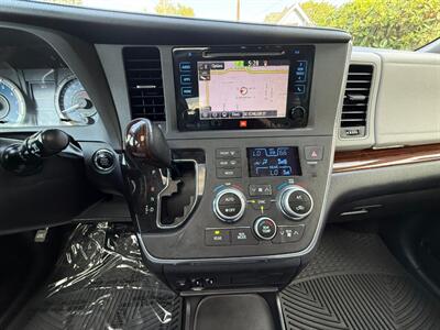 2015 Toyota Sienna Limited 7-Passenger   - Photo 19 - Portland, OR 97202