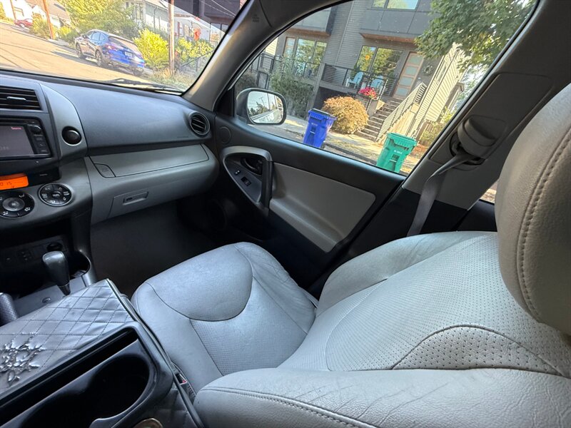 2012 Toyota RAV4 Limited - Photo 18 - Portland, OR 97202