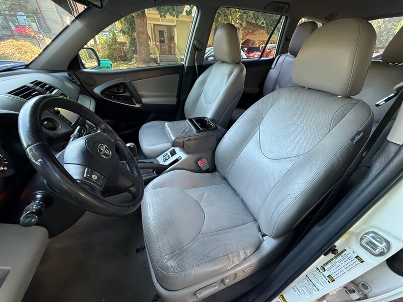 2012 Toyota RAV4 Limited - Photo 11 - Portland, OR 97202