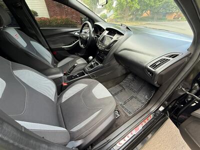 2017 Ford Focus ST   - Photo 12 - Portland, OR 97202