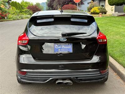 2017 Ford Focus ST   - Photo 5 - Portland, OR 97202