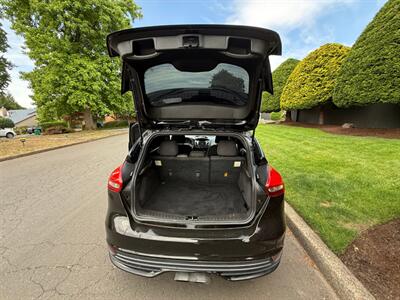 2017 Ford Focus ST   - Photo 7 - Portland, OR 97202