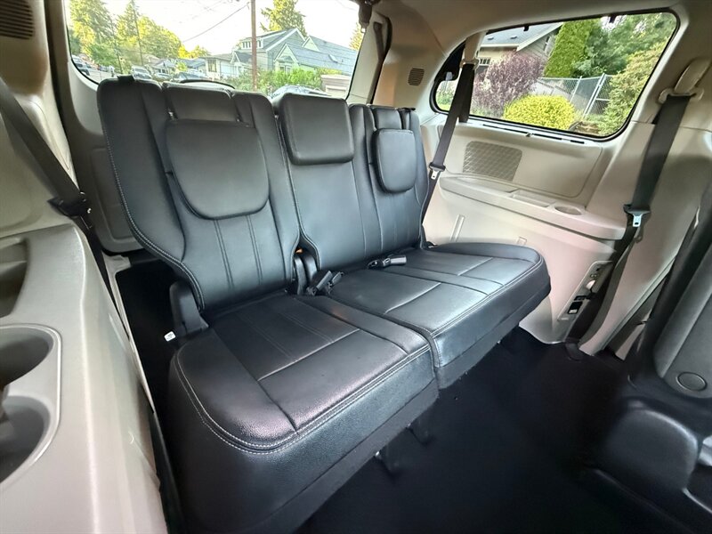 2016 Chrysler Town & Country Touring - Photo 12 - Portland, OR 97202