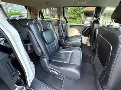 2016 Chrysler Town & Country Touring - Photo 11 - Portland, OR 97202