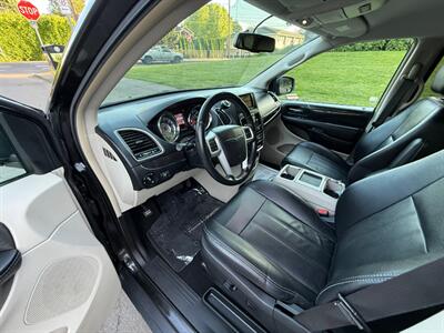 2016 Chrysler Town & Country Touring - Photo 7 - Portland, OR 97202
