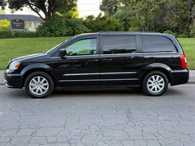 2016 Chrysler Town & Country Touring - Photo 2 - Portland, OR 97202