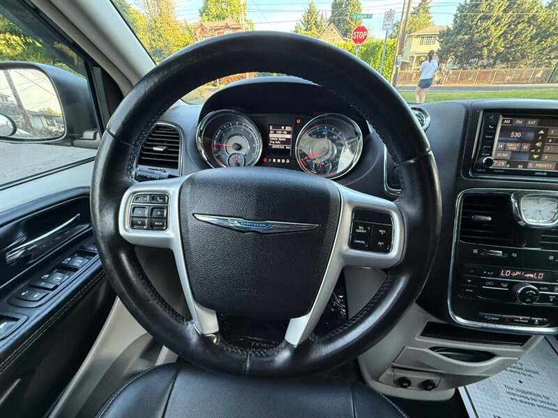 2016 Chrysler Town & Country Touring - Photo 20 - Portland, OR 97202