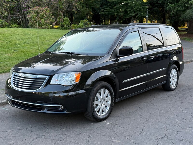 2016 Chrysler Town & Country Touring   - Photo 1 - Portland, OR 97202