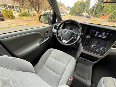 2017 Toyota Sienna L 7-Passenger   - Photo 19 - Portland, OR 97202