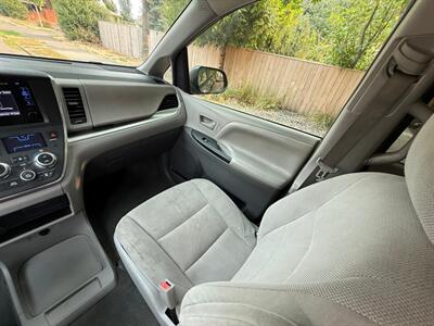 2017 Toyota Sienna L 7-Passenger   - Photo 18 - Portland, OR 97202