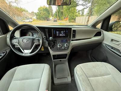 2017 Toyota Sienna L 7-Passenger   - Photo 16 - Portland, OR 97202