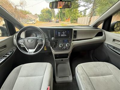 2017 Toyota Sienna L 7-Passenger   - Photo 15 - Portland, OR 97202