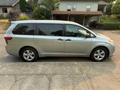 2017 Toyota Sienna L 7-Passenger   - Photo 6 - Portland, OR 97202