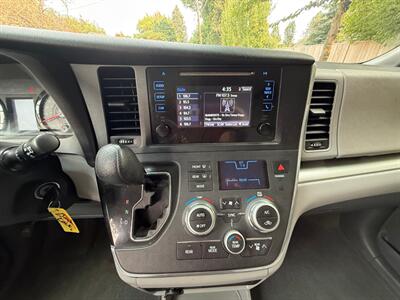 2017 Toyota Sienna L 7-Passenger   - Photo 17 - Portland, OR 97202