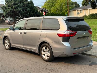 2017 Toyota Sienna L 7-Passenger   - Photo 3 - Portland, OR 97202