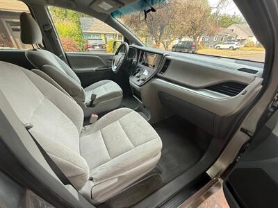 2017 Toyota Sienna L 7-Passenger   - Photo 9 - Portland, OR 97202