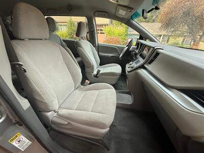 2017 Toyota Sienna L 7-Passenger   - Photo 10 - Portland, OR 97202
