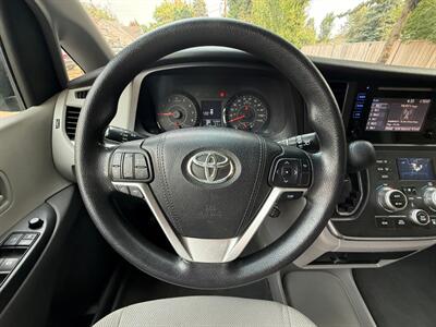 2017 Toyota Sienna L 7-Passenger   - Photo 20 - Portland, OR 97202