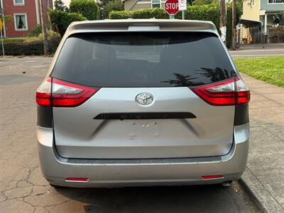 2017 Toyota Sienna L 7-Passenger   - Photo 5 - Portland, OR 97202