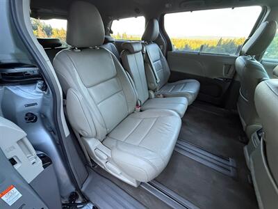 2015 Toyota Sienna XLE Premium 8-Passenger   - Photo 12 - Portland, OR 97202