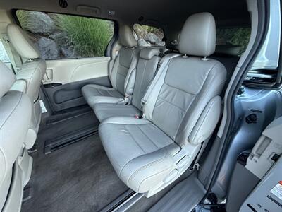 2015 Toyota Sienna XLE Premium 8-Passenger   - Photo 14 - Portland, OR 97202