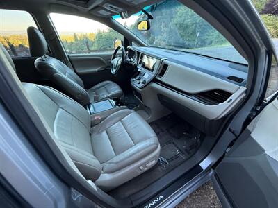 2015 Toyota Sienna XLE Premium 8-Passenger   - Photo 9 - Portland, OR 97202