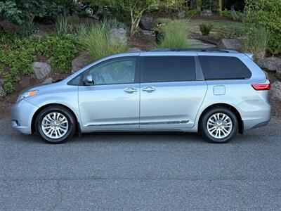 2015 Toyota Sienna XLE Premium 8-Passenger   - Photo 2 - Portland, OR 97202