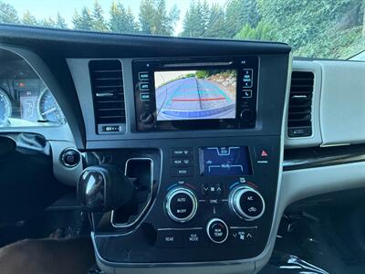 2015 Toyota Sienna XLE Premium 8-Passenger   - Photo 23 - Portland, OR 97202