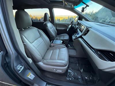 2015 Toyota Sienna XLE Premium 8-Passenger   - Photo 10 - Portland, OR 97202