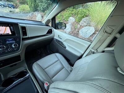 2015 Toyota Sienna XLE Premium 8-Passenger   - Photo 19 - Portland, OR 97202