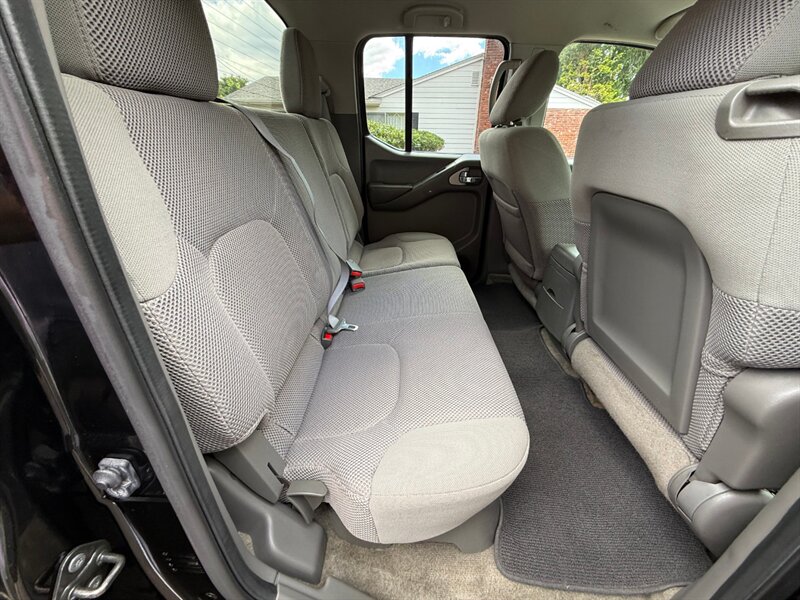 2012 Nissan Frontier SV V6 - Photo 12 - Portland, OR 97202