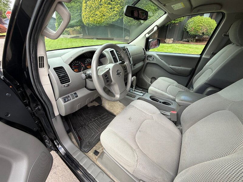 2012 Nissan Frontier SV V6 - Photo 8 - Portland, OR 97202