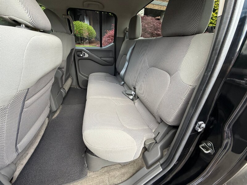 2012 Nissan Frontier SV V6 - Photo 13 - Portland, OR 97202