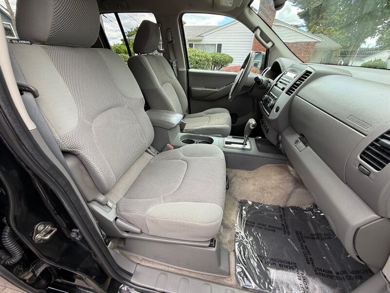 2012 Nissan Frontier SV V6 - Photo 11 - Portland, OR 97202