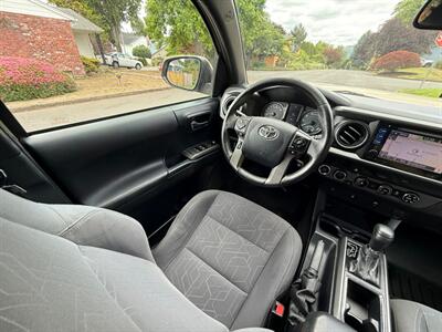 2017 Toyota Tacoma TRD Off-Road   - Photo 18 - Portland, OR 97202
