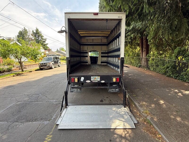 2017 Chevrolet Express 3500 box truck w/ tommy gate lift - Photo 8 - Portland, OR 97202