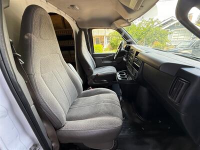 2017 Chevrolet Express 3500 box truck w/ tommy gate lift - Photo 16 - Portland, OR 97202