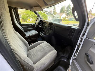 2017 Chevrolet Express 3500 box truck w/ tommy gate lift - Photo 15 - Portland, OR 97202