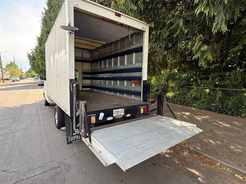 2017 Chevrolet Express 3500 box truck w/ tommy gate lift - Photo 9 - Portland, OR 97202